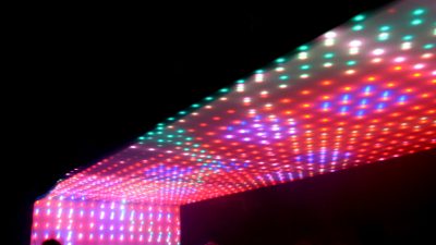 Lampu LED klub techno, suasana show Charlotte de Witte